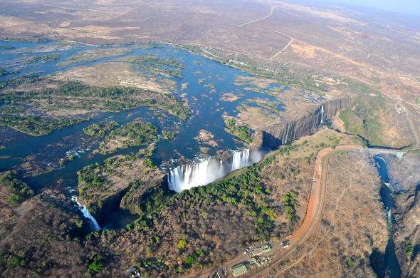 https://www.safari.co.za/images/victoria-falls-aerial-scenery-01-590x390.jpg