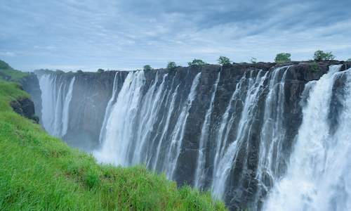 https://www.safari.co.za/images/victoria-falls-zambia-close-up-500x300.jpg?t=1700189305?t=1700189305